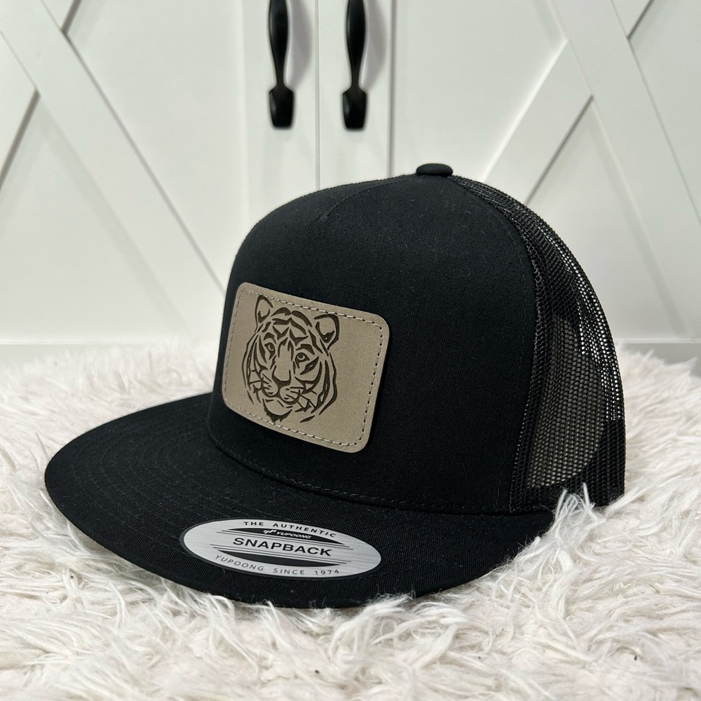 SnapBack Hat white tiger